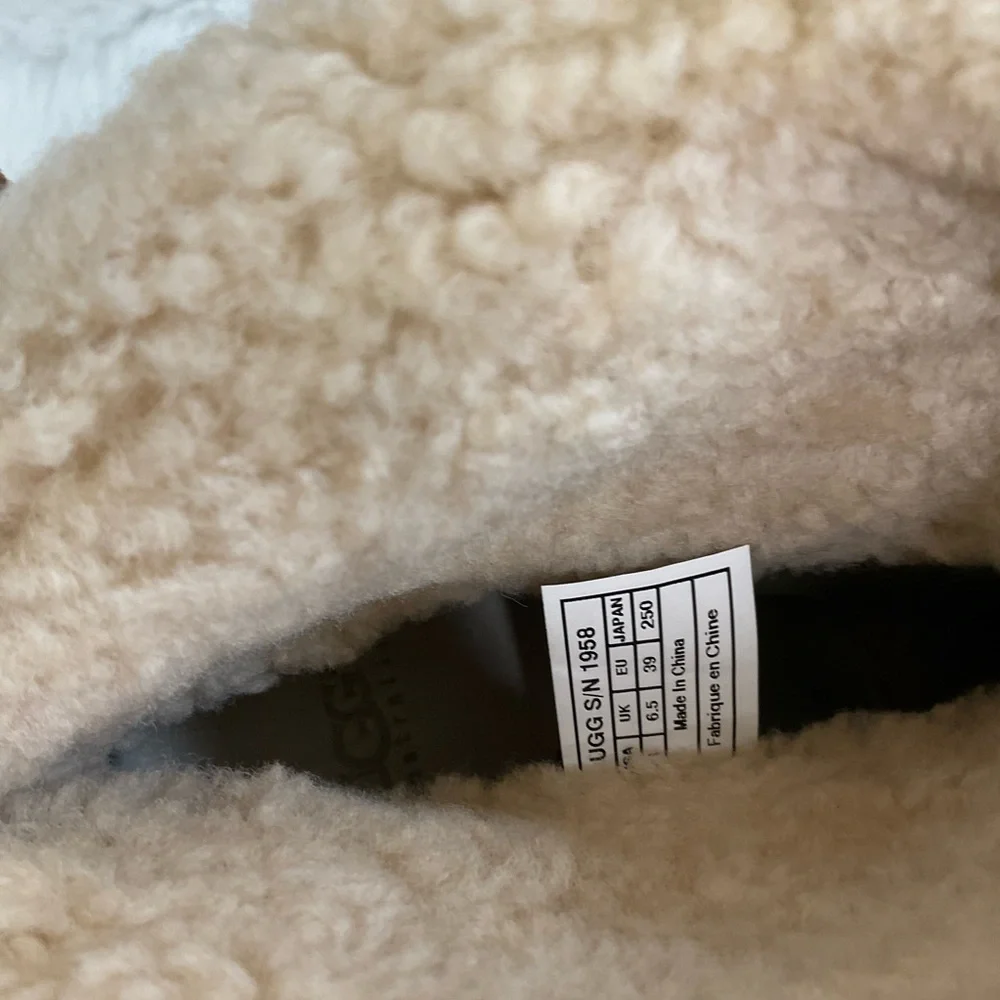 UGG Women's Chestnut Brown Lynnea Leather Boots Size 8 - Picture 12 of 13